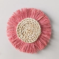 Decorazione murale rotonda bohémien in paglia intrecciata con nappe in rafia rosa - Stile con Nappe Rosa (18cm)
