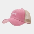 Detalle del bordado Mommy rosa y la malla transpirable en la gorra de estilo trucker - Ajustable / Rosa