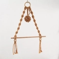 Detail von böhmischem, handgewebtem Toilettenpapierhalter aus Baumwolle mit Naturholzstange - 45*30cm / Braun