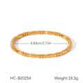 Detailansicht eines 18K vergoldeten Edelstahl-Perlenarmbands mit 6,93cm Innendurchmesser - Wellenstruktur Stil (HC-B20254)
