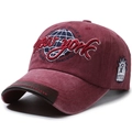 Berretto New York bordeaux con toppa ricamata e bordo della visiera in pelle marrone - Rosso