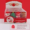 Dettaglio set di temperamatite natalizi con statuine di Babbo Natale, albero e renna - 7127 Temperamatite Carnevale di Natale