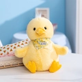 Liegende gelbe Enten-Plüschtier-Puppe mit geblümtem Sommerschal und weichem Stoff - Sitzende Ente / 35cm