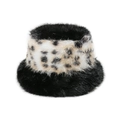 Dettaglio del cappello alla pescatorra in ecopelliccia nera con stampa leopardata - M (56-58cm) / Nero