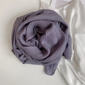 Elegante sciarpa plissettata viola con fili metallici a forma di rosa su top di seta - 200*80cm / Grigio fumo
