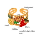 Anello a tre strati in acciaio dorato con ciondoli di fragola, ananas e uva in zircone - US 7 / Anello Fragola Oro (A755)