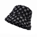 Bob à damier noir et gris avec bords effilochés pour un style streetwear rétro - Noir / M (56-58cm)