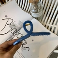 Blue twisted 13cm shark hair claw clip held over a magazine background for women - 13cm Hanger Type / Solid Pale Blue