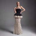 Eleganteres trägerloses Abendkleid in Schwarz mit weißem 3D-Blumen-Fischschwanzrock - S / Schwarz-Weiß Patchwork