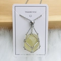 Collier avec pendentif cage géométrique argenté et pierre de cristal vert clair - Argent Citrine