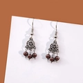 Vintage Boho Ohrringe im Dreamcatcher-Stil mit hohlem Metall und braunen Perlen - Rot