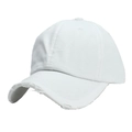 Dettaglio del cappello in cotone bianco lavato con strappi alla moda e bordi consumati - Regolabile / Bianco