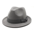 Dettaglio del cappello fedora in lana grigia con nastro in gros-grain e fiocco decorativo - M (56-58cm) / Grigio chiaro