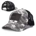 Détail des bandes croisées à l'arrière du filet pour queue de cheval sur casquette USA - Réglable / Noir