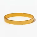 Bracciale rigido piatto in acciaio inossidabile dorato con cerniera e finitura lucida - Stile Cerniera Piatta (KAS1043) / Larghezza 8mm / Oro