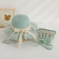 Détail d'un chapeau de paille vert menthe pour fille avec sac et nœud en dentelle - Ensemble chapeau et sac / Vert menthe