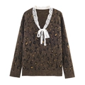 Jersey de punto con estampado de leopardo, escote en V con encaje y lazo - S / Marrón Oscuro