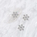 Ornements à ongles flocon de neige argentés avec strass sur faux ongles en amande - Style A1143-08 / Argenté