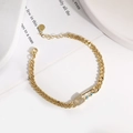 Detalle de pulsera de ojo turco dorado con eslabones de clip y circonitas microengastadas - Ojo Turco Multicolor (B)
