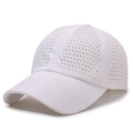 Gorra de béisbol blanca de secado rápido con agujeros de ventilación cortados con láser - Blanco