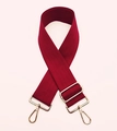 Détail de la bandoulière large rouge vin réglable avec des mousquetons dorés - Fermoir en Argent / Vieux Rose