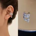 Dettaglio macro del polsino per orecchio color argento con zirconi a marquise e a pera - 3# Stile Pendente a Goccia - Orecchio Sinistro Singolo (Argento)