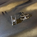 Orecchini a lobo in argento con perle e zirconi su sfondo di seta color champagne - Doppio Strato Zirconia Perla (MY30942)