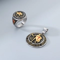 Conjunto de anillo y colgante de escudo Templario en acero dorado con esmalte rojo - Talla 7 / Juego de Joyas Bicolor