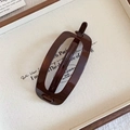 Pince à cheveux ovale évidée marron foncé avec une finition brillante et style français - Barrette Ovale Ajourée Simple (96#) / Brun Thé