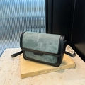 Borsa a tracolla minimalista in denim verde lavato e pelle nera con chiusura a patta - Verde