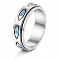 Détail de la bague tournante Œil de Horus avec émail bleu sur acier inoxydable argenté - US 5 / Argenté