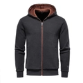 Macro-opname van herenhoodie met ritssluiting en warme bruine fleecevoering aan de kant - L / Donkergrijs