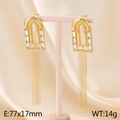 Boucles d'oreilles dorées à longs glands avec cristal sur support en velours rose - Doré