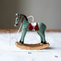 Cavallo a dondolo verde vintage decorazione natalizia 8cm x 8cm ornamento con base d'oro - Verde Fagiolo