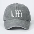 Gorra de béisbol minimalista de algodón lavado gris con bordado WIFEY para mujer - Gris