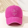 Berretto da baseball rosa in cotone con ricamo bianco Life is Better sul fronte - Rosa Rosso