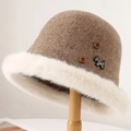 Cappello a secchiello in feltro marrone con bordo in ecopelliccia bianca e cane - M(56-58cm) / Cachi