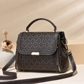 Borsa a mano marrone con motivo monogramma SADINI e tracolla regolabile in studio - Caffè/Ganci