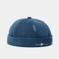 Detalle de gorro miki azul con estampado Freedom & New Life y costuras zigzag - Ajustable / Azul