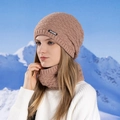 Altrosa Strickmütze und Schal Set mit Wellenmuster für winterliche Wärme im Freien - Rosa