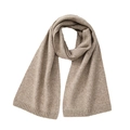 Bufanda de punto de lana beige con textura suave y extremos acanalados en fondo blanco - Caqui Oscuro