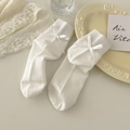 Japanische cremeweiße Socken mit vertikalem Rippstrick und süßer Bandschleife - Einheitsgröße / Weiß