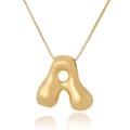 Detailopname van de gouden ketting met letter A hanger gepolijst met zachte reflectie - A (D1013)