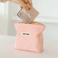 Beauty case rosa in tessuto jacquard testurizzato con cerniera ed etichetta logo - Borsa Piccola Rosa Jacquard