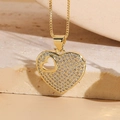 Pendentif cœur doré élégant serti de zircons avec détail ajouré et chaîne fine - Coeur en Zircon Complet / Doré