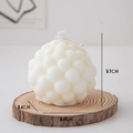 Witte bubbelgeurkaars op houten voet van 5.7cm hoog en 6.4cm breed voor huisdecoratie - Ronde Bellenbal (Tuberoos) / Wit