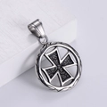 Ciondolo croce di Malta vintage in acciaio inossidabile argento su base in legno bianco - Colore Acciaio (senza catena)