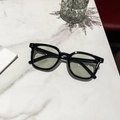 Gafas de sol de moda con montura negra gruesa y cristales verde claro para mujer - Montura Negra Lentes Verde Oscuro