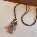 Collier bohème avec pompons, pendentif marguerite en métal et cordon en daim - 6# Collier à Pampilles en Strass et Fleurs à l'Huile de Goutte