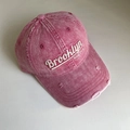 Detail van het Brooklyn New York 3D-borduurwerk op de roze gewassen denim honkbalpet - M(56-58cm) / Roze